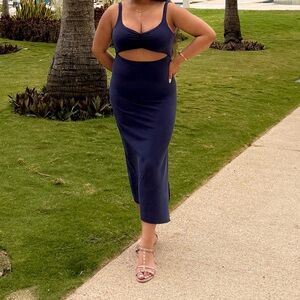 Midi dress with cutout